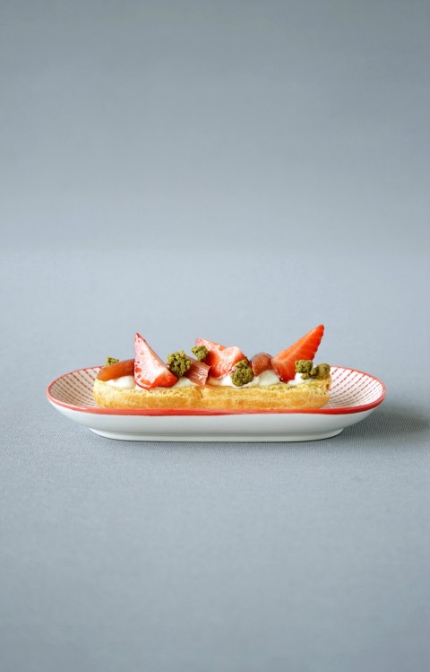 Rhabarber Erdbeere Vanille Éclair / Ruibarbo Morango Baunilha Éclair