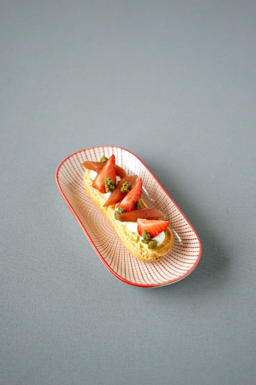 Rhabarber Erdbeere Vanille Éclair / Ruibarbo Morango Baunilha Éclair