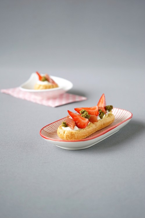 Rhabarber Erdbeere Vanille Éclair / Ruibarbo Morango Baunilha Éclair